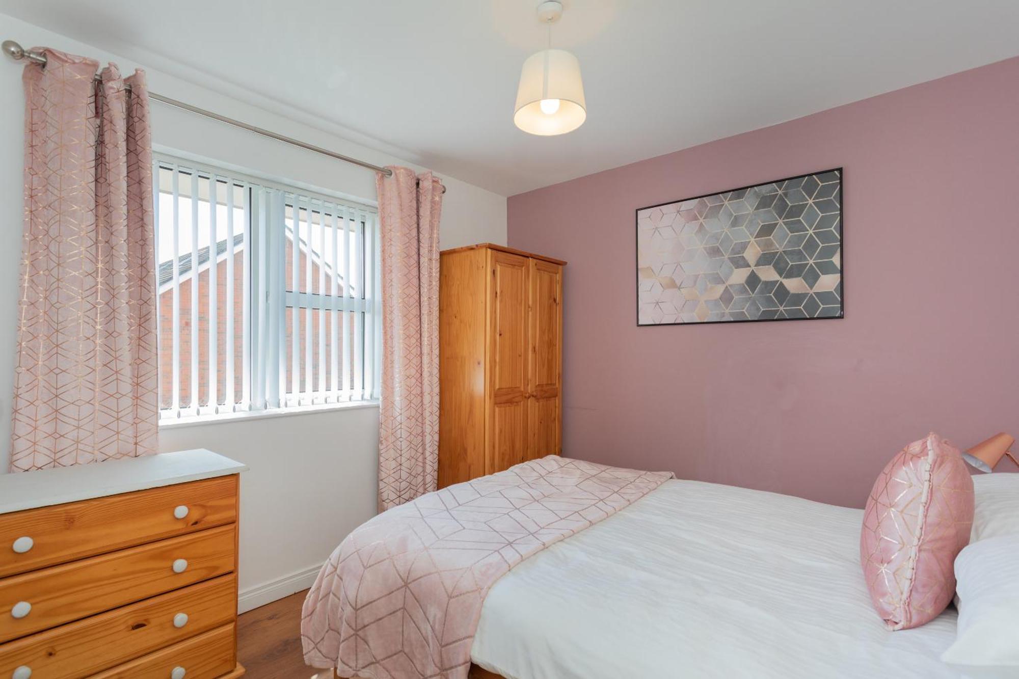 Ardenlee - Stylish 3 Bed Apt Close To City, Parking And Wifi 贝尔法斯特 外观 照片
