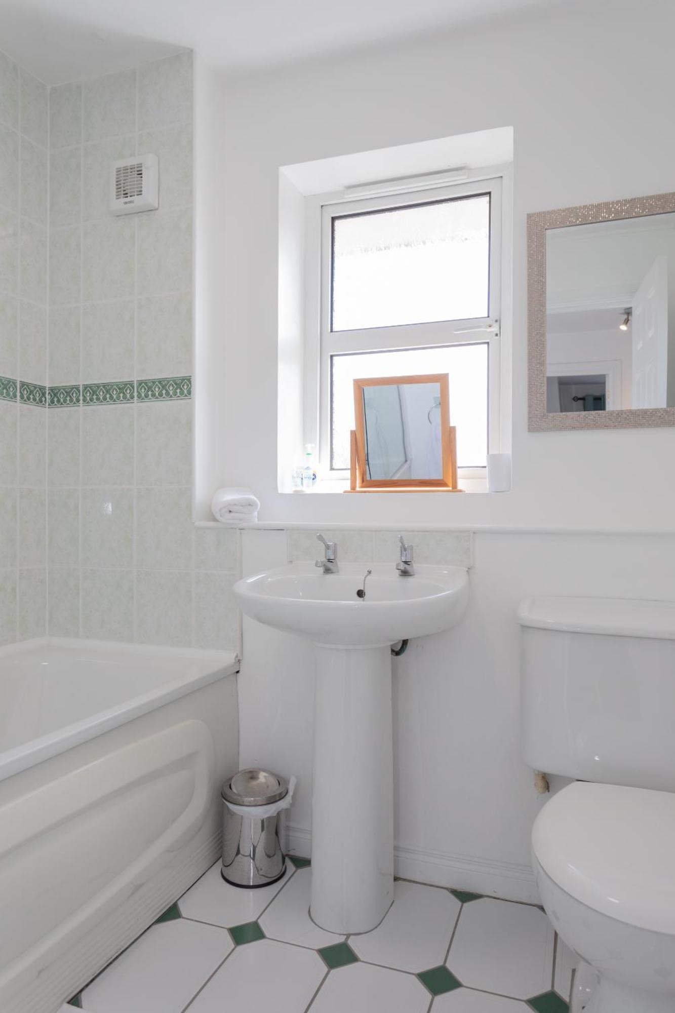 Ardenlee - Stylish 3 Bed Apt Close To City, Parking And Wifi 贝尔法斯特 外观 照片